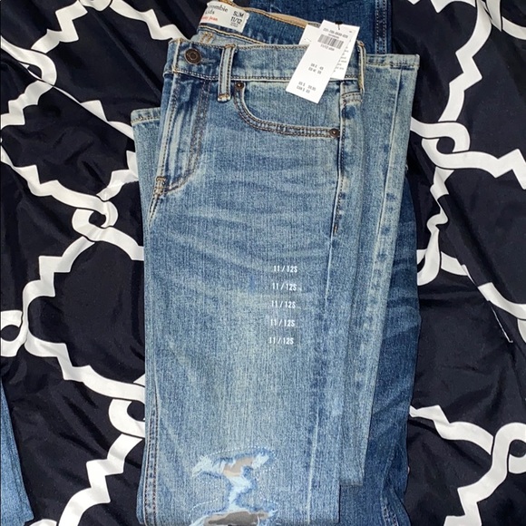 4 pair of Abercrombie Slim fit Jeans - Picture 5 of 7